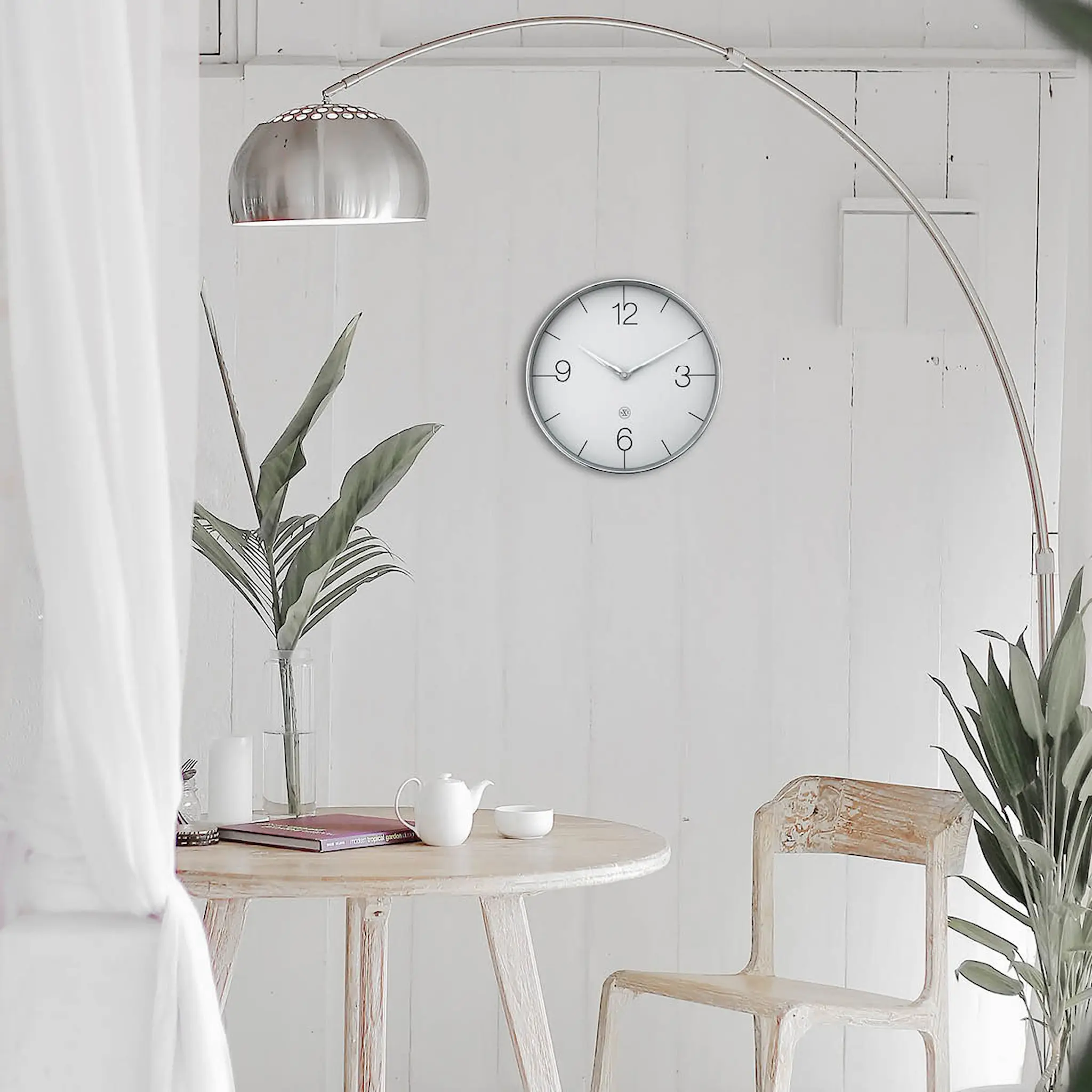 NeXtime Finesse nXt veggklokke 30,5 cm krom/grå