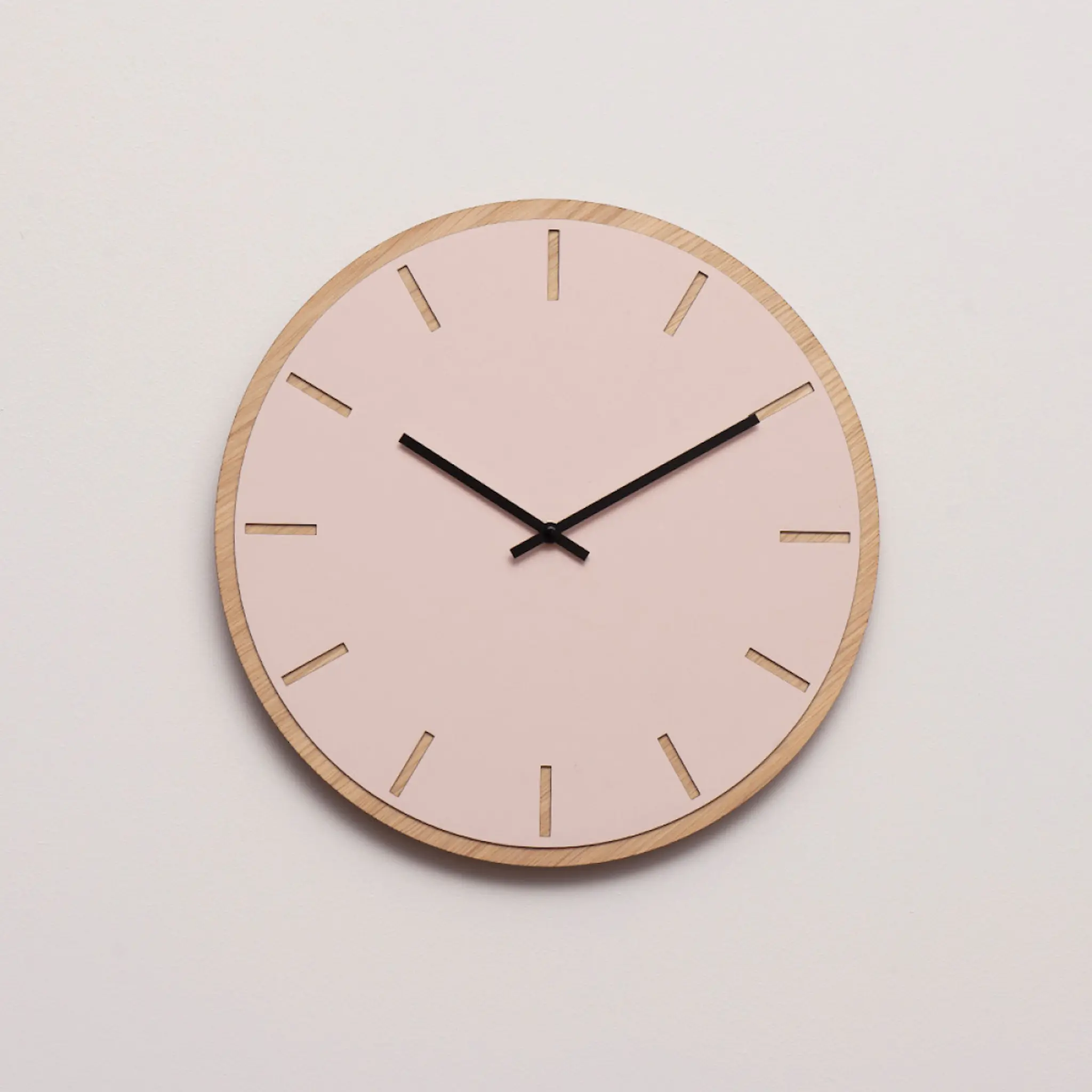 Hemverk Powder väggklocka 28 cm rosa med svart visare