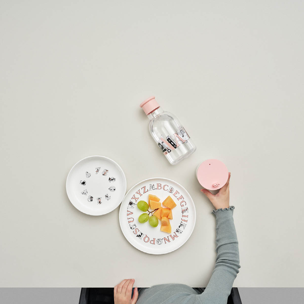 RIG-TIG Moomin ABC tallerken 20 cm salmon