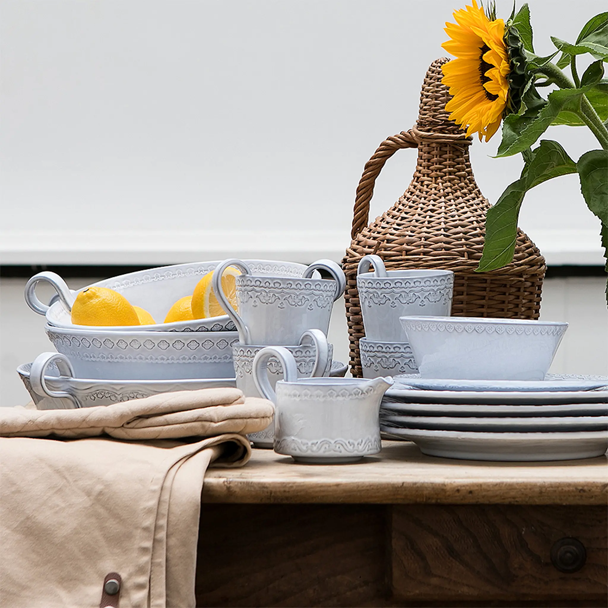 Bordallo Pinheiro Rua nova tallrik/fat antikvit 34 cm