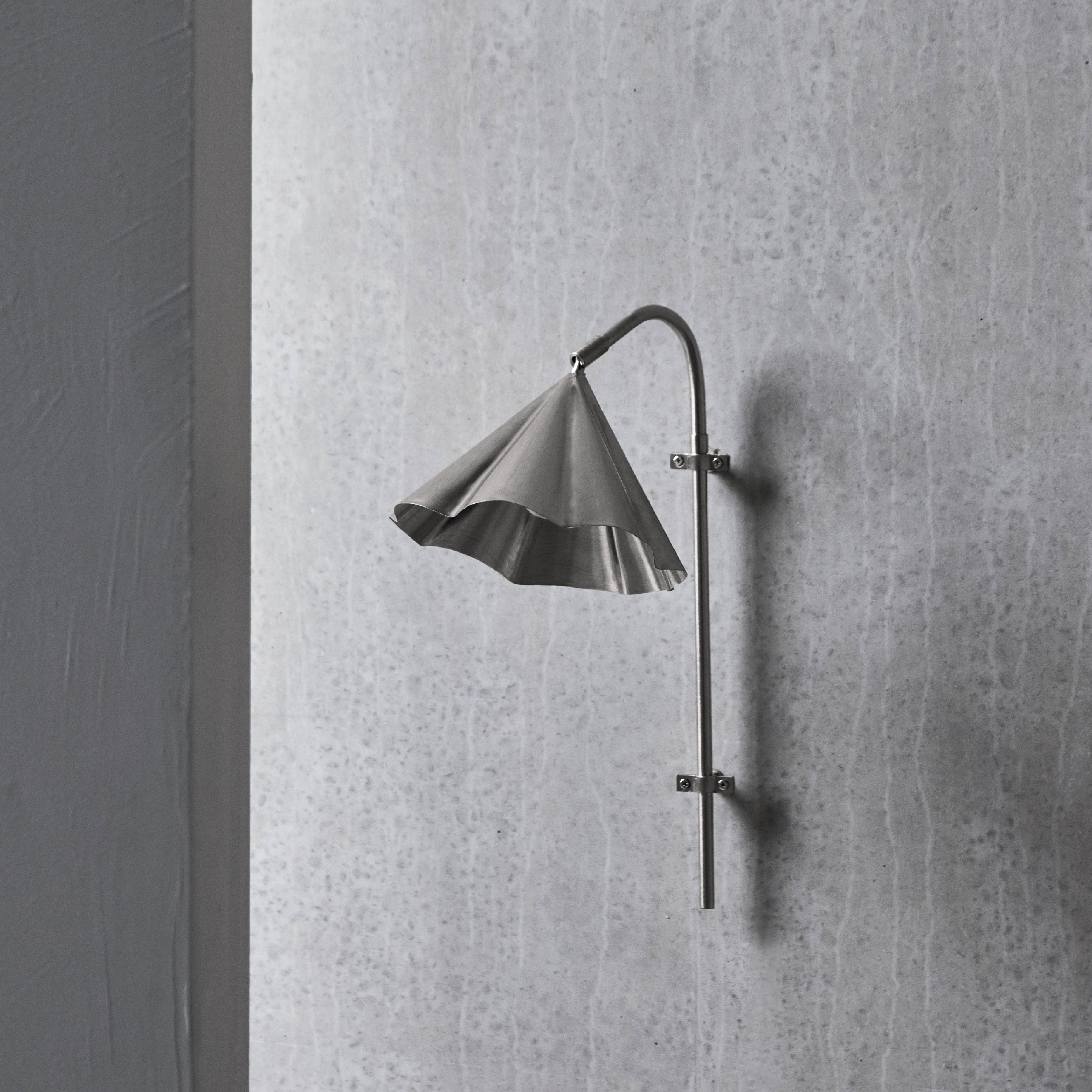 House Doctor Flola vegglampe 51 cm børstet sølvfinish