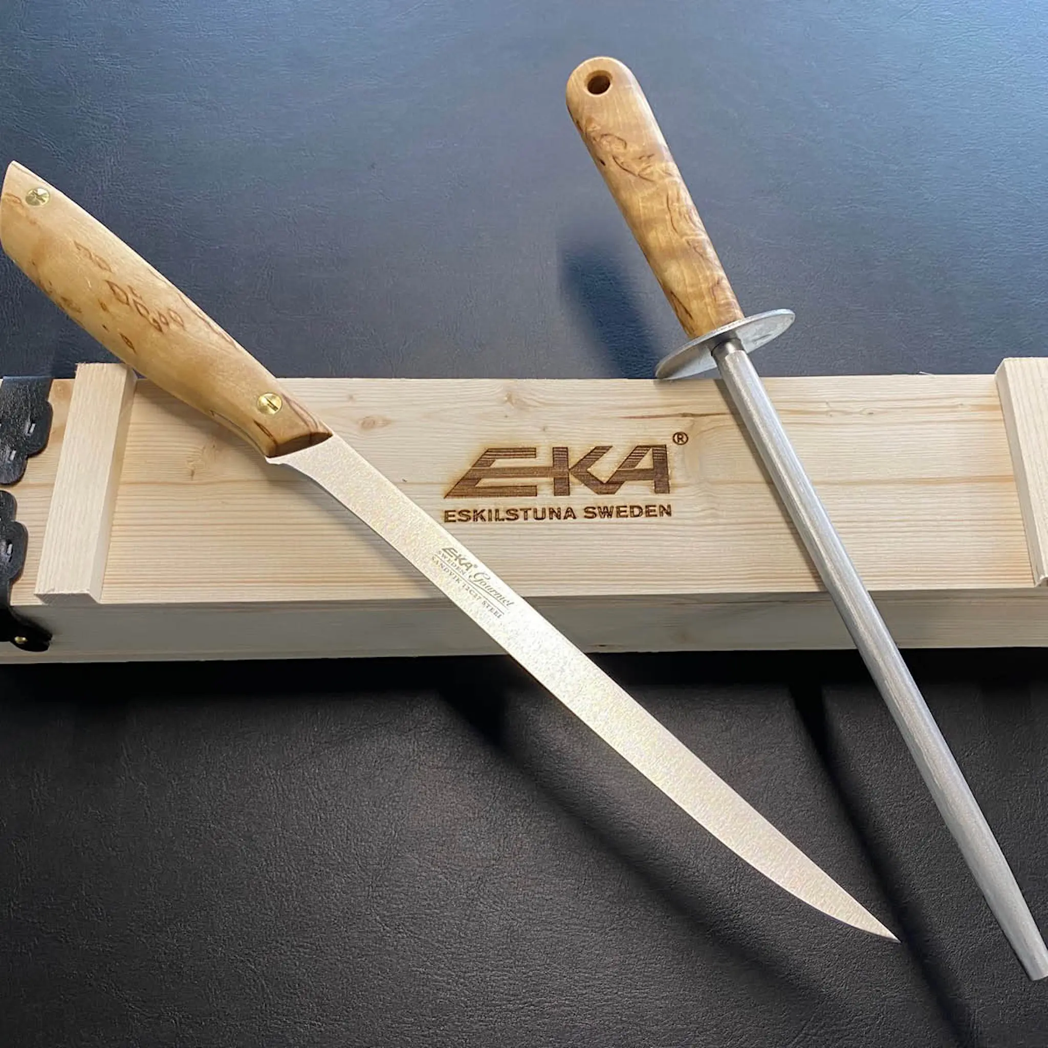 EKA Gourmet knivset filékniv 20 cm & brynstål 20 cm masurbjörk