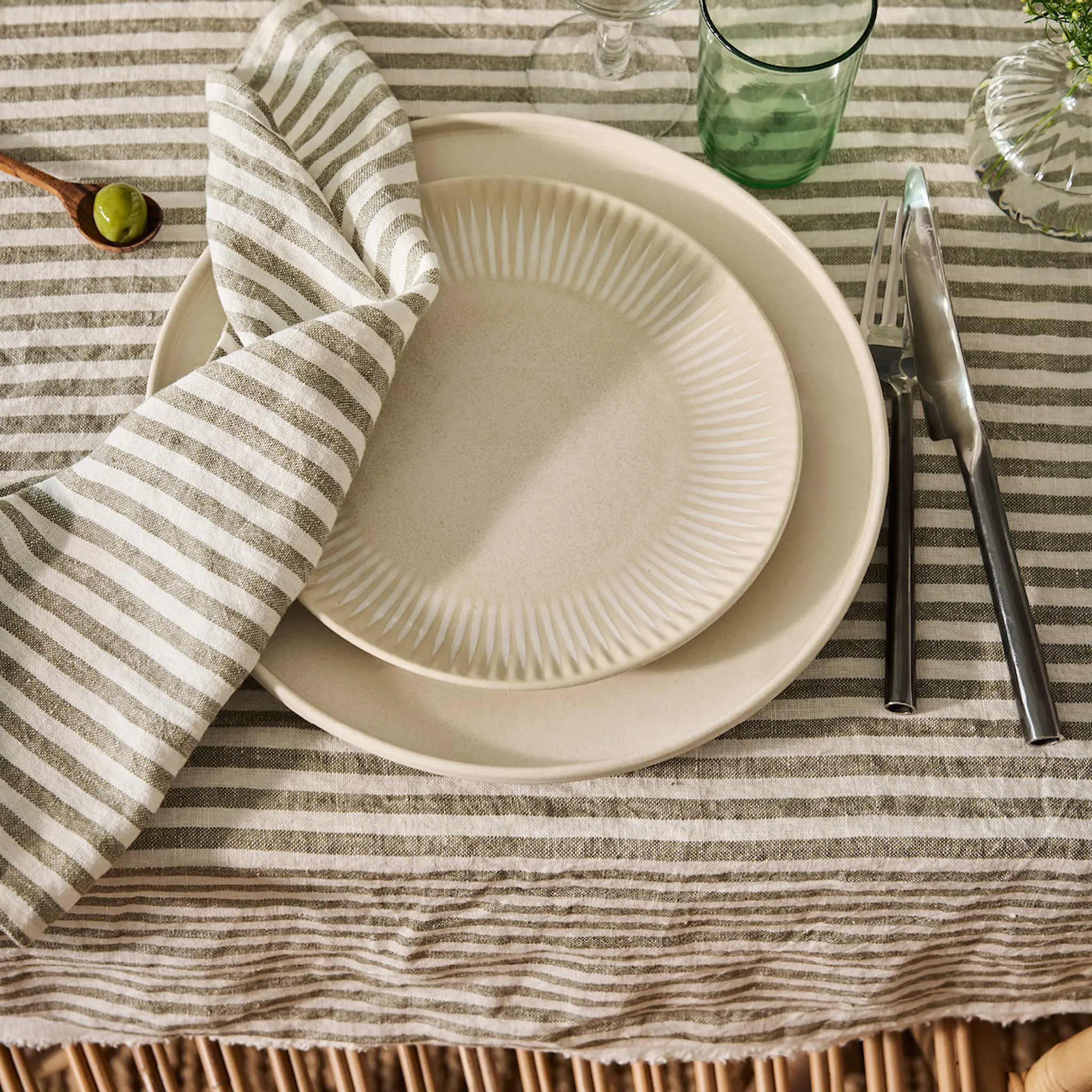 Tell Me More Leon Pöytäliina 145x145 cm Spice