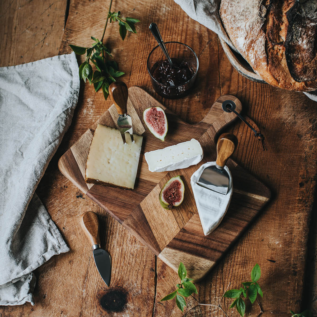 Dorre Ollie ostebrett 29x30 cm med 3 verktøy