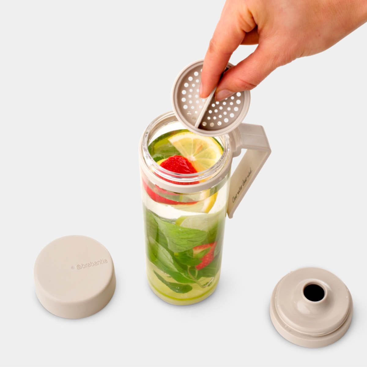 Brabantia Make & Take Vesipullo siivilällä 0,5 L Soft Beige