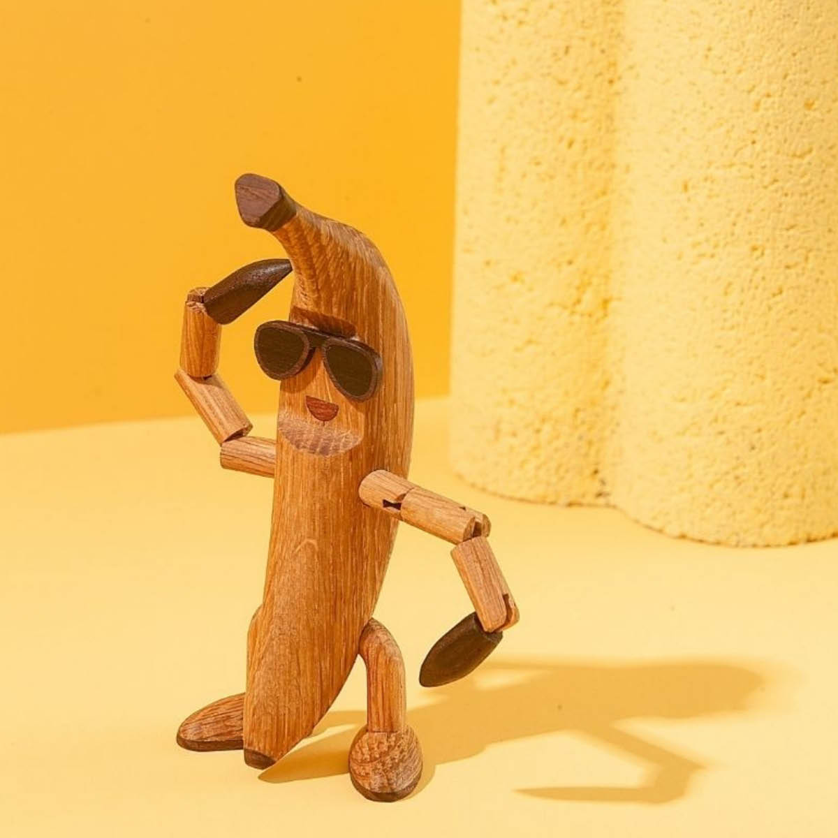 Spring Copenhagen Woodies Benny Banana träddekoration 13 cm ek