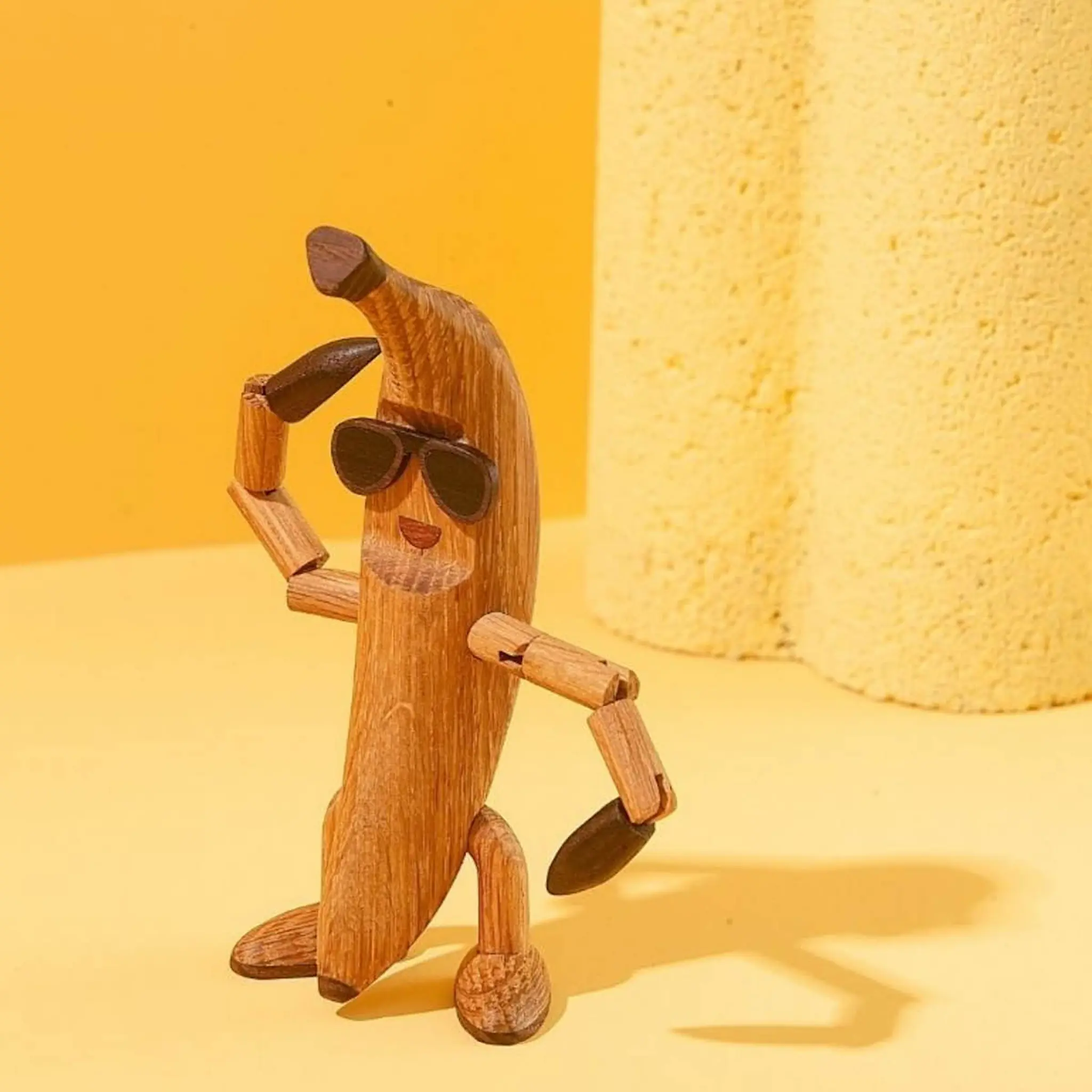 Spring Copenhagen Woodies Benny Banana träddekoration 13 cm ek