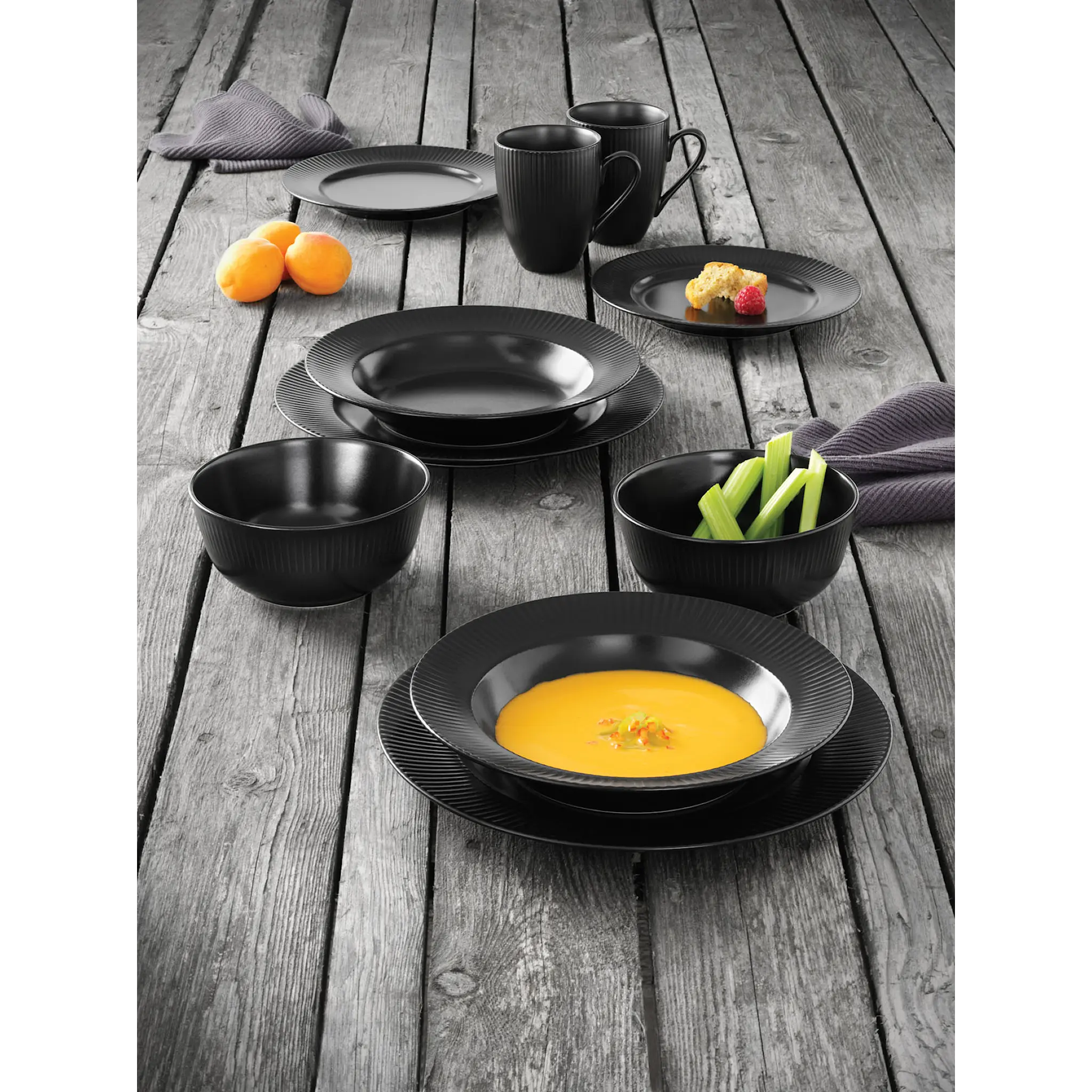 Aida Groovy Keittolautanen 23 cm Musta