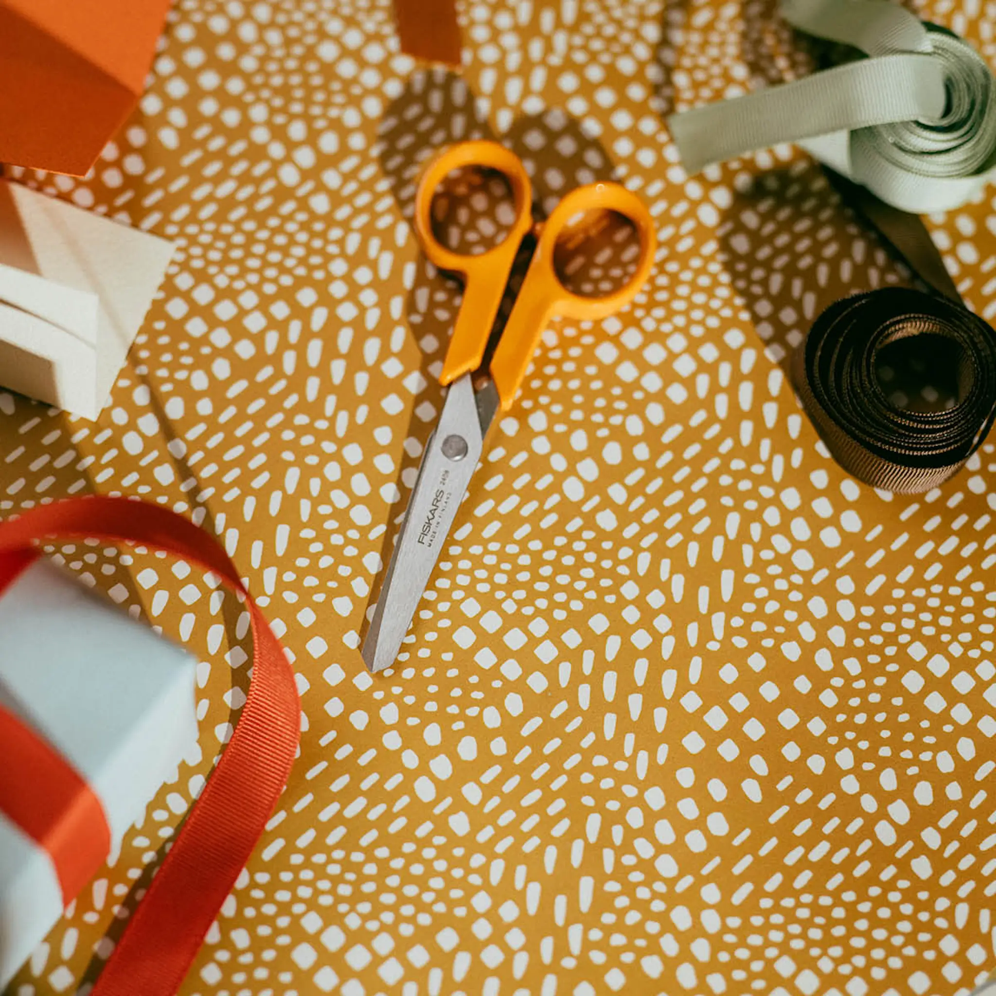 Fiskars Classic hobbysaks 13 cm oransje