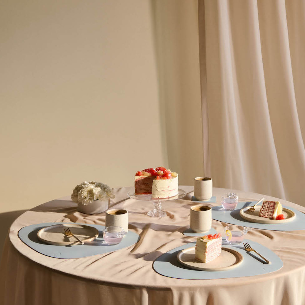 LIND DNA Nupo Curve Bordstablett 37x44 cm Soft Sky