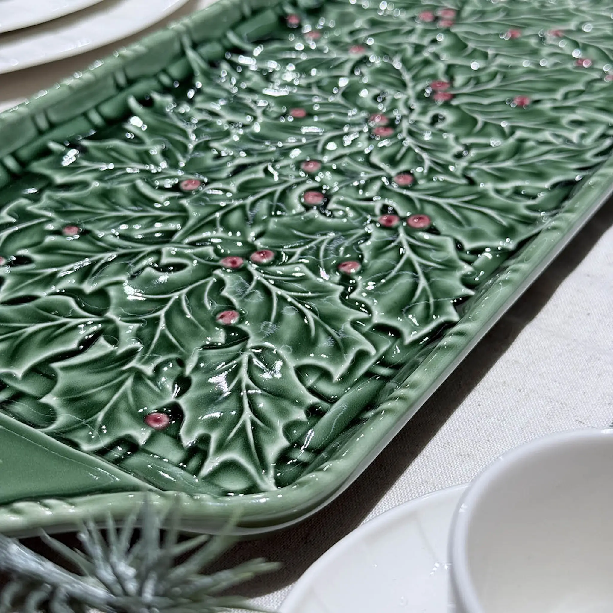 Bordallo Pinheiro Holly fat 46,5 cm mistel grön