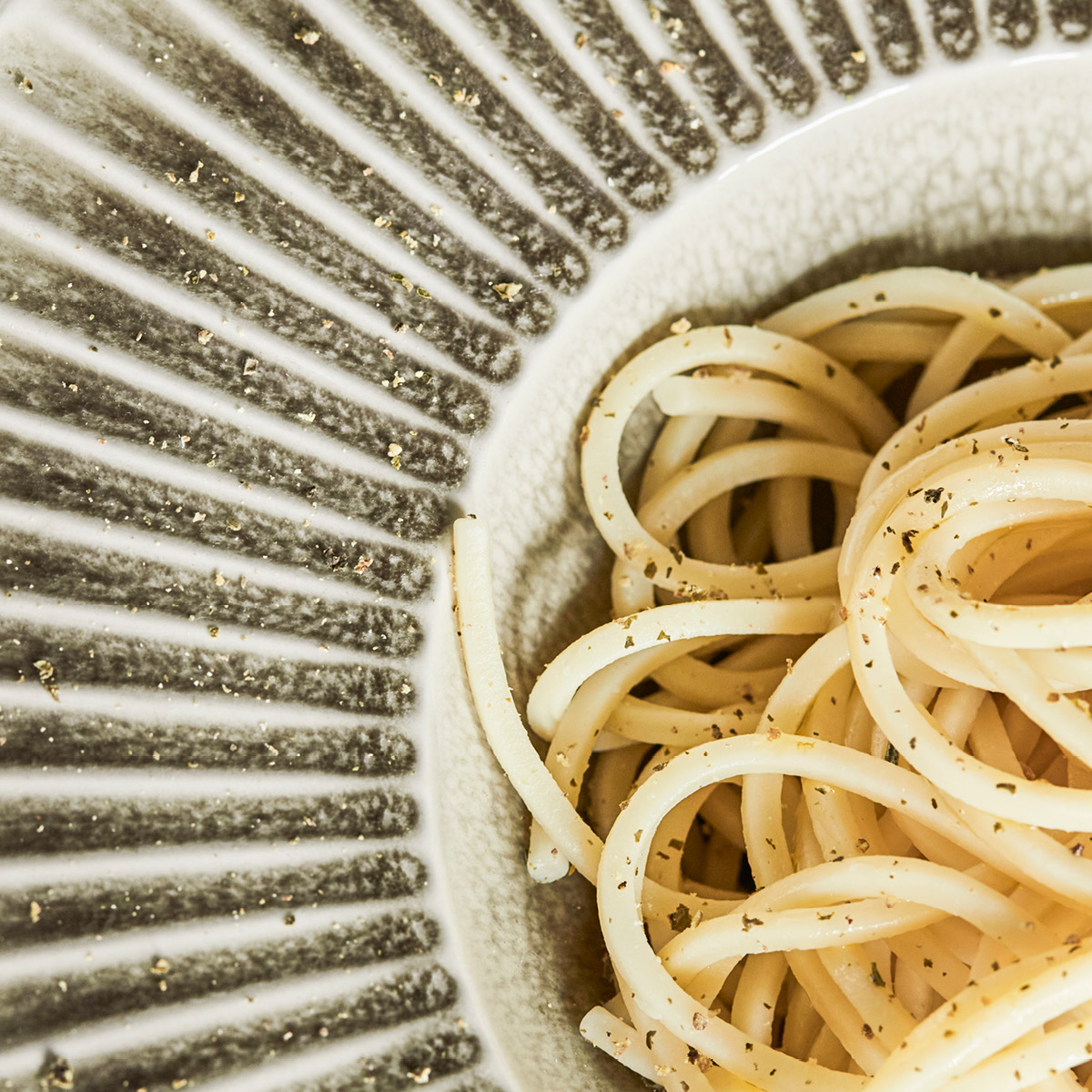 House Doctor Pleat Pastalautanen 26 cm Harmaa/Ruskea