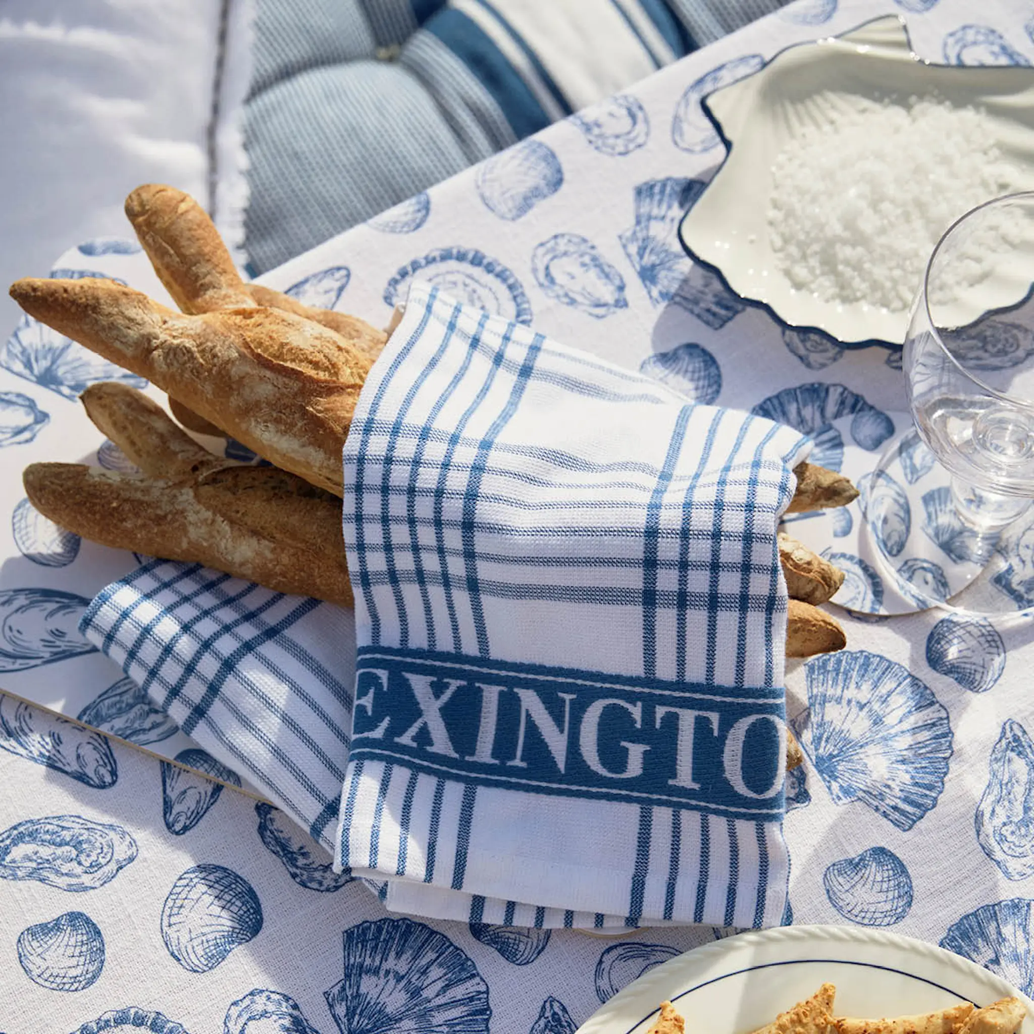 Lexington Duk 150x350 cm bomull skallprintet hvit/blå