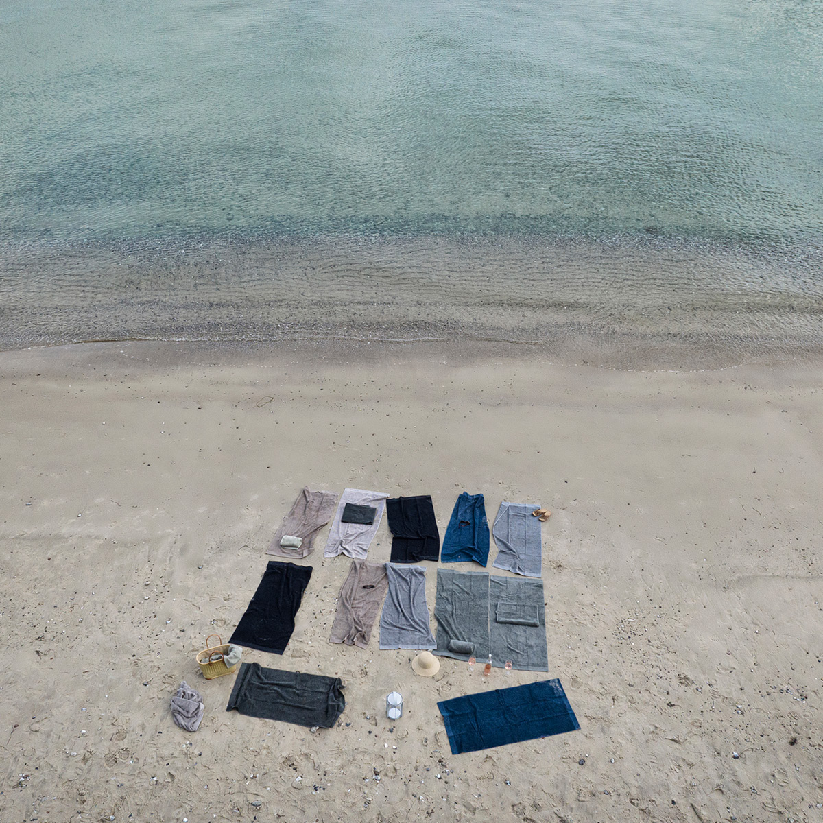 Zone Classic badhandduk 140x70 cm dark blue