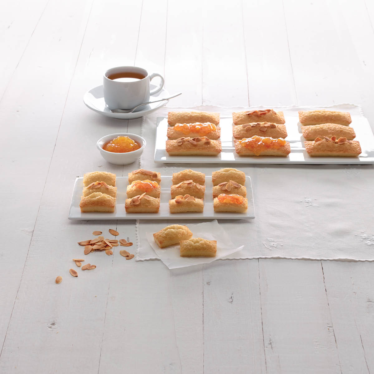 Lékué Silikonform för Financier 9 hål svart