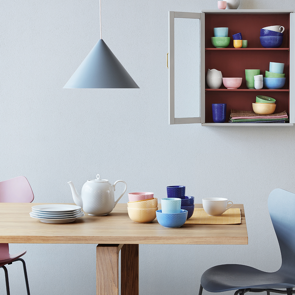 Lyngby Porcelæn Rhombe Color krus 33 cl mørk blå