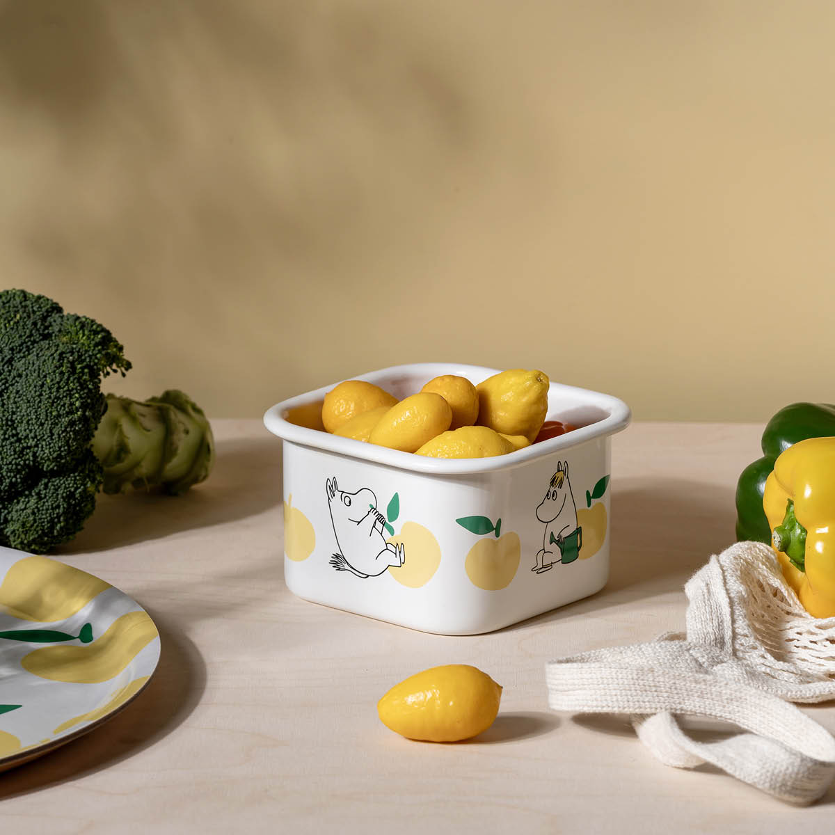 Muurla Mumin emaljburk med lock 1 L Glada Äpplen gul