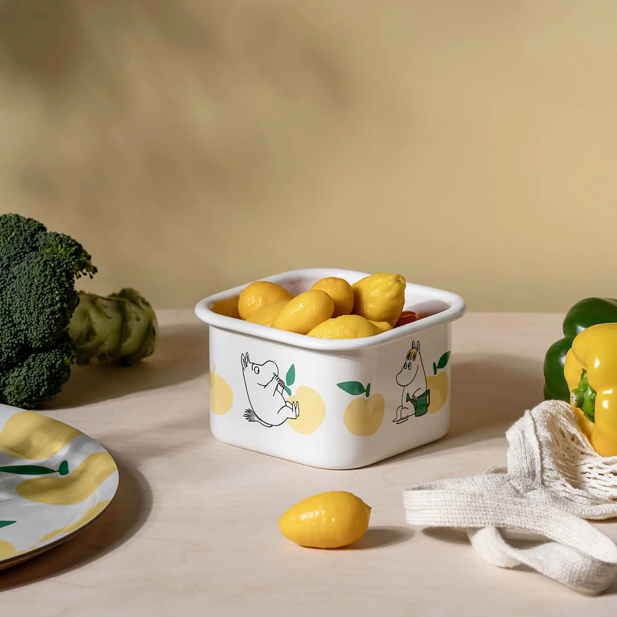 Muurla Mumin emaljburk med lock 1 L Glada Äpplen gul