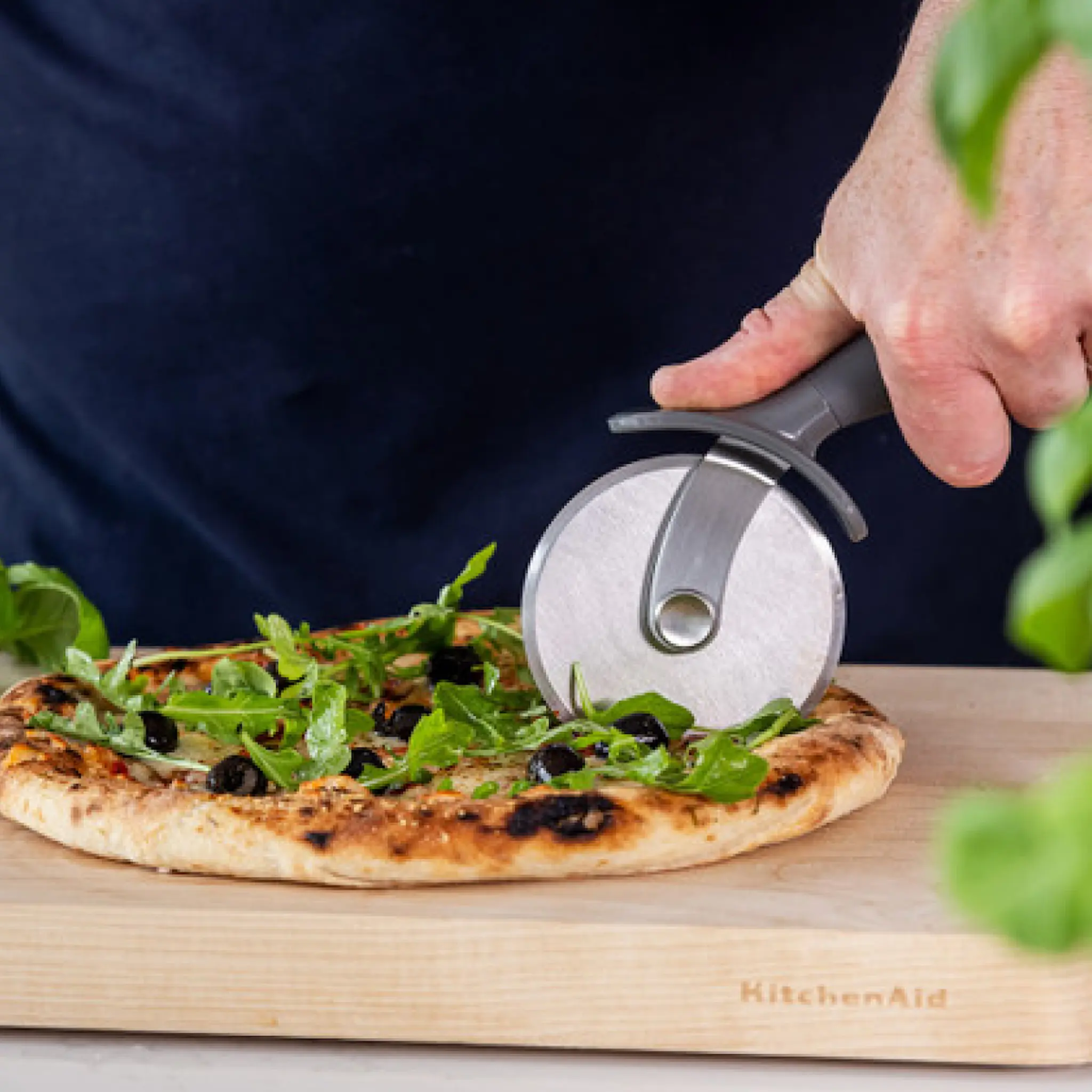 KitchenAid Core soft grip pizzaskärare 23 cm charcoal grey