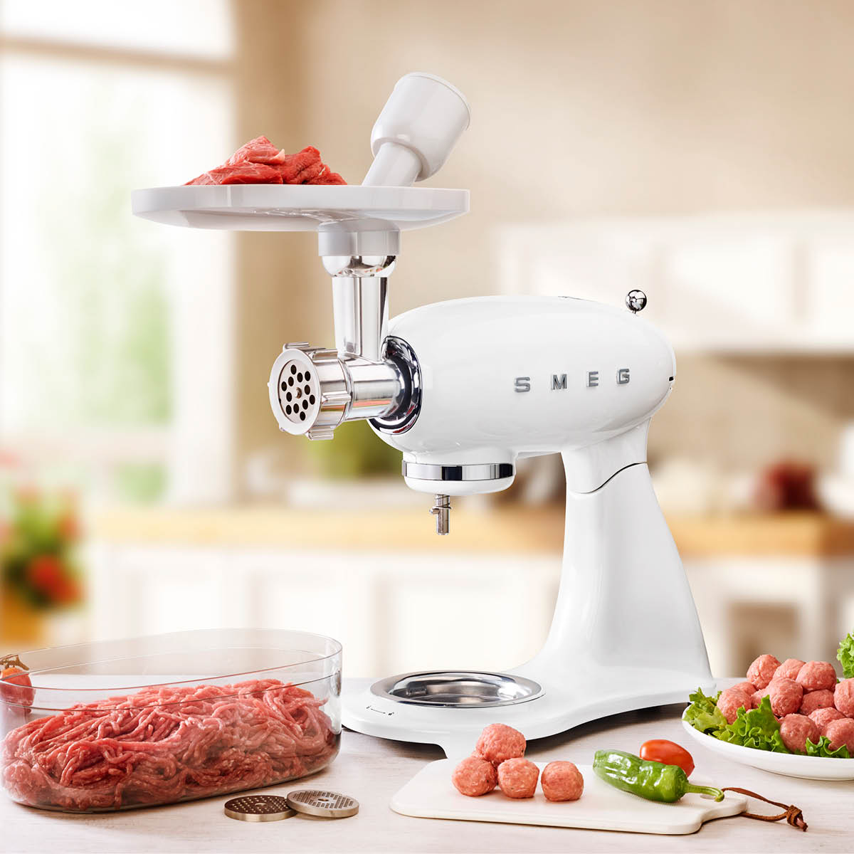 Smeg Kjøkkenmaskin SMF03 hel hvit