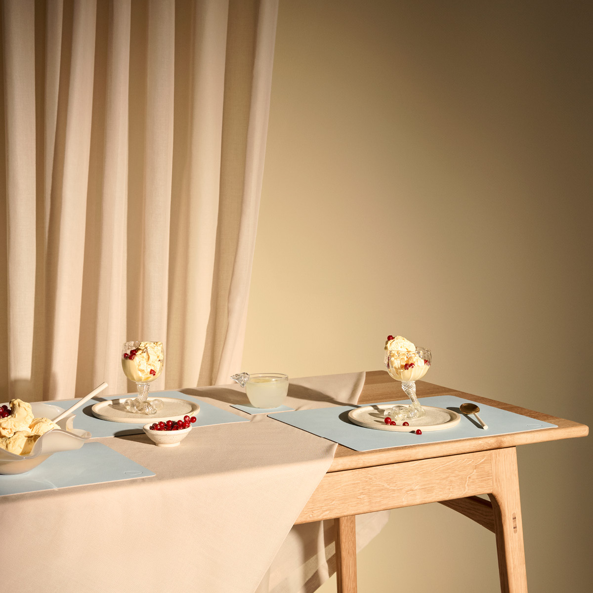 LIND DNA Nupo Square Bordstablett 35x45 cm Soft Sky