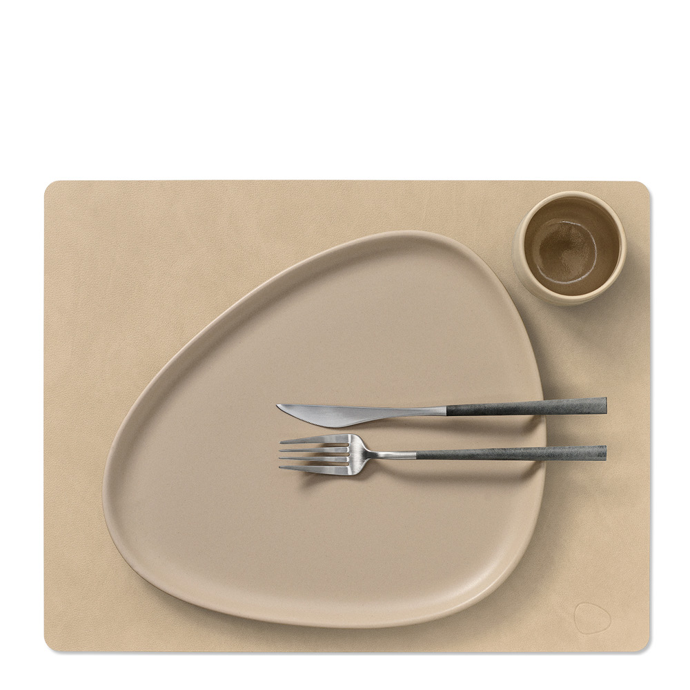 LIND DNA Nupo square bordbrikke 35x45 cm sand