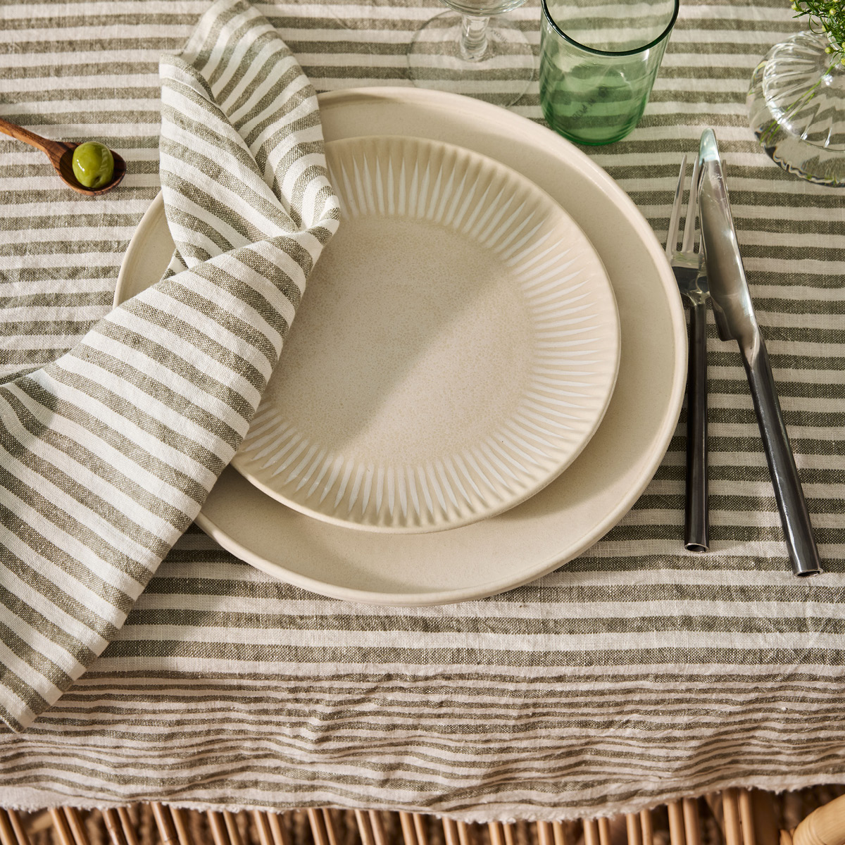 Tell Me More Leon Pöytäliina 175x175 cm Seagrass