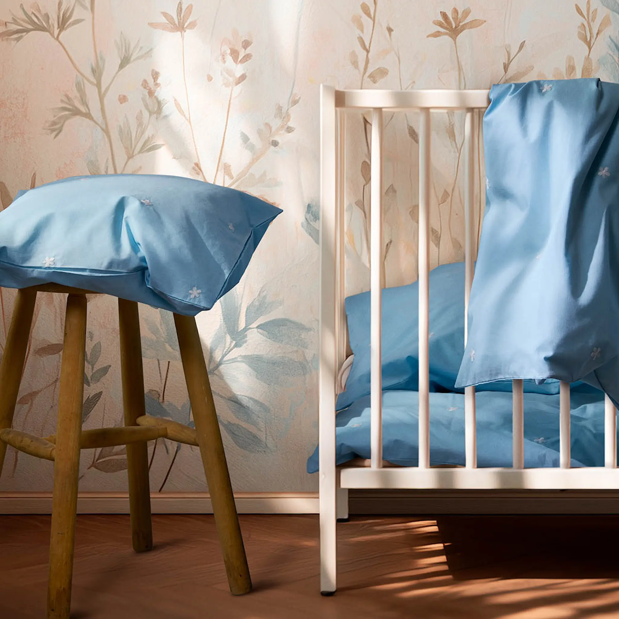 Juna Daisy påslakanset baby 70x100 cm ljusblå