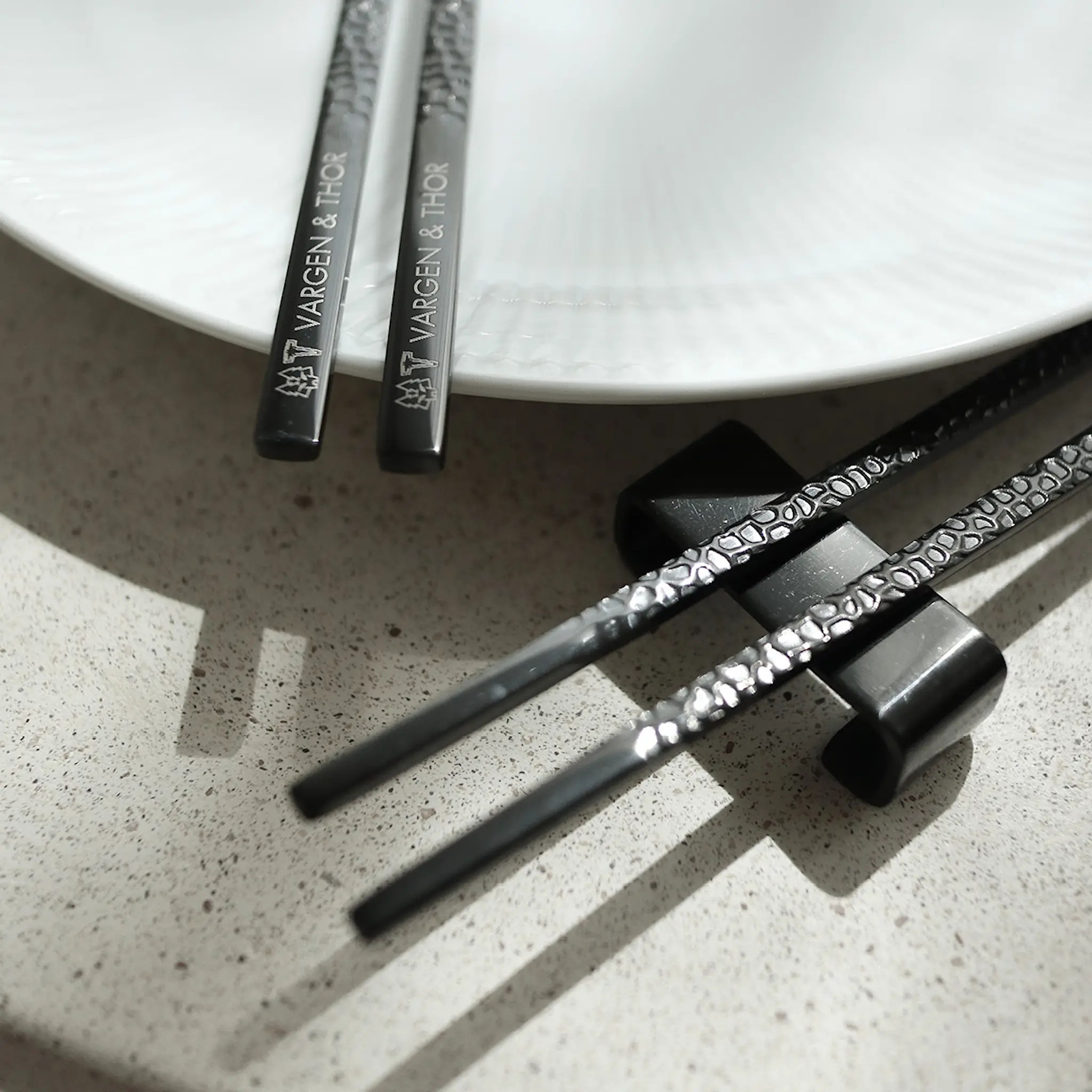 Vargen & Thor Kito Syömäpuikot 4 kpl Musta