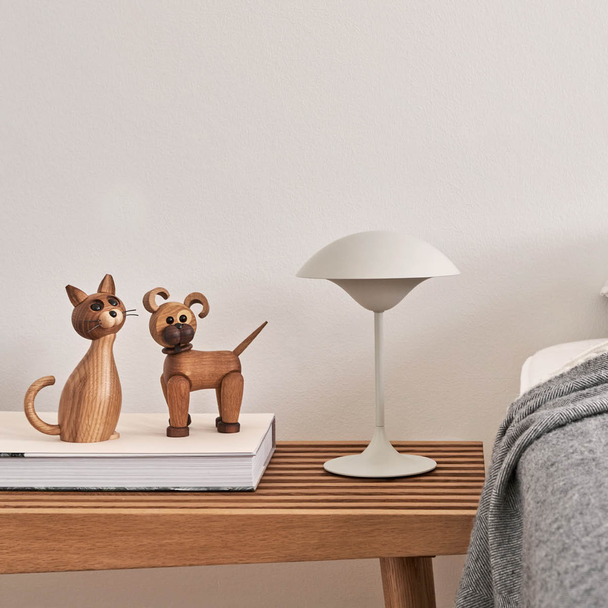 Spring Copenhagen Happy Dog trädekoration 13,5 cm ek