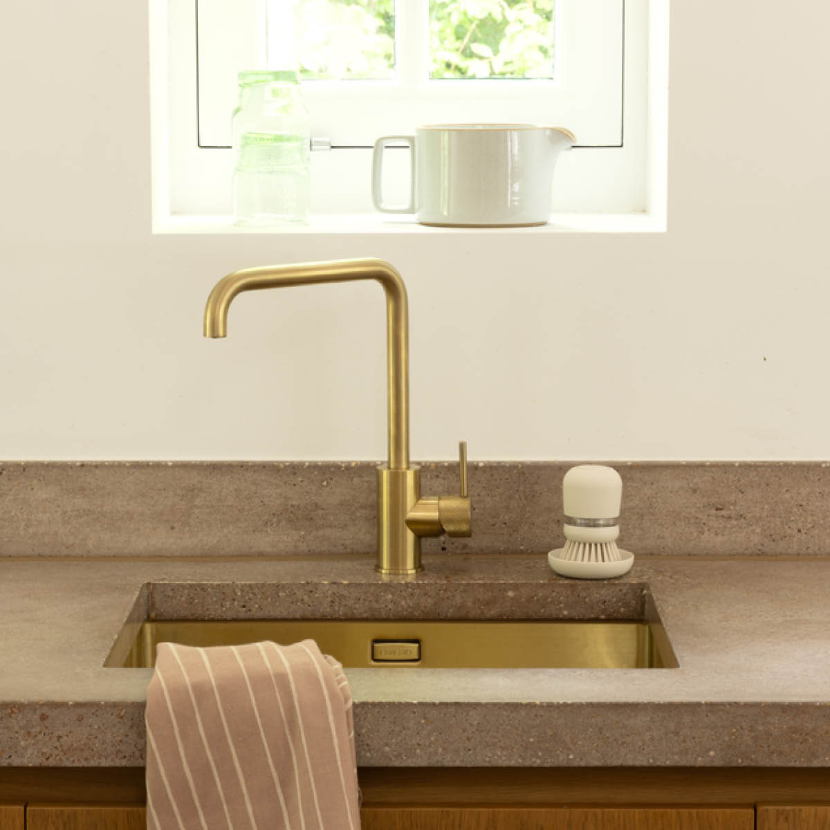 Brabantia SinkSide diskborste med diskmedelsbehållare soft beige