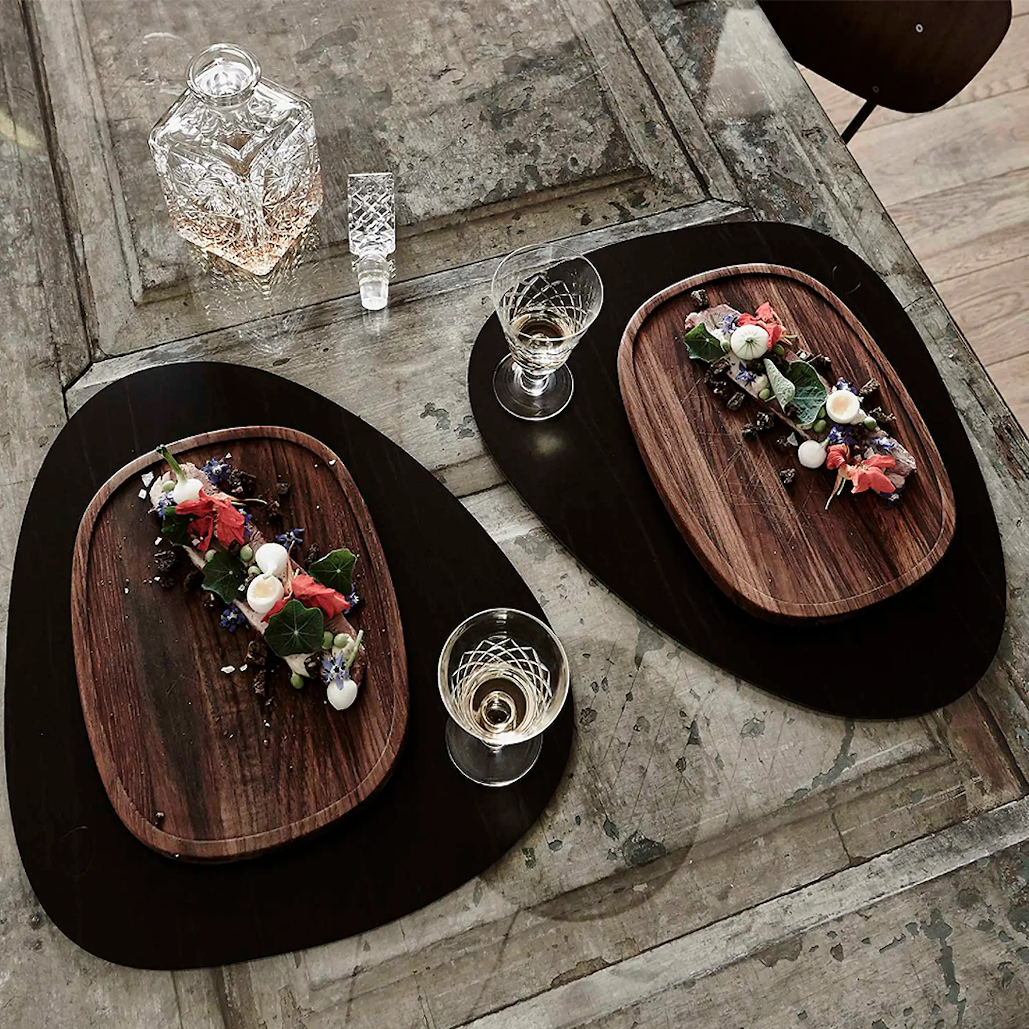 LIND DNA Curve Nupo Pöytätabletti 37x44 cm Black