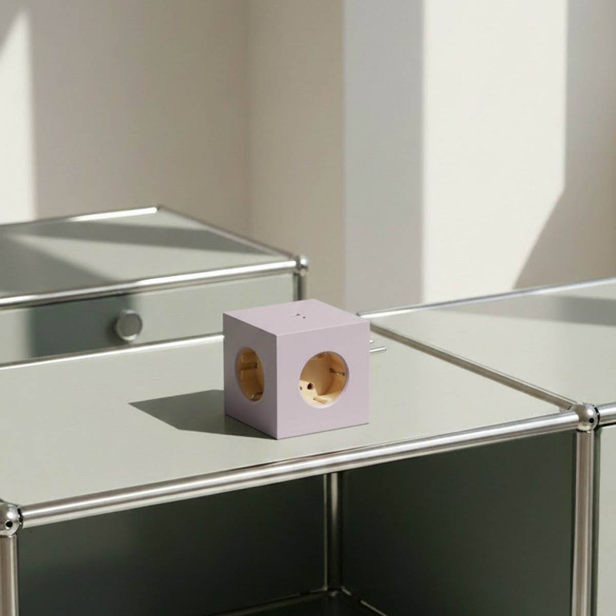 Avolt Square 2 Bauhaus Archiv USB-C 30W Lavender Glow