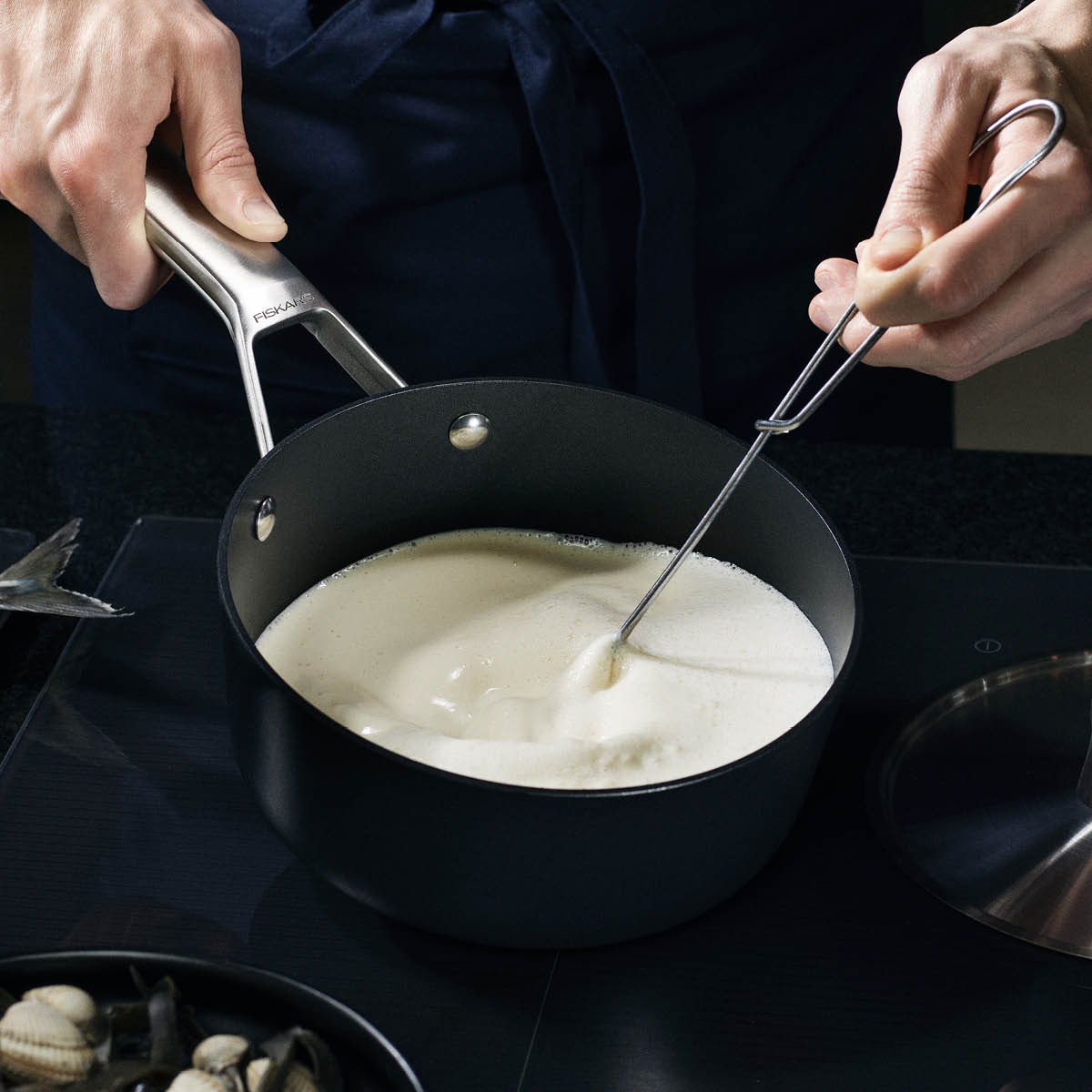 Fiskars Taiten Kastrull med lock 1,6 L Svart