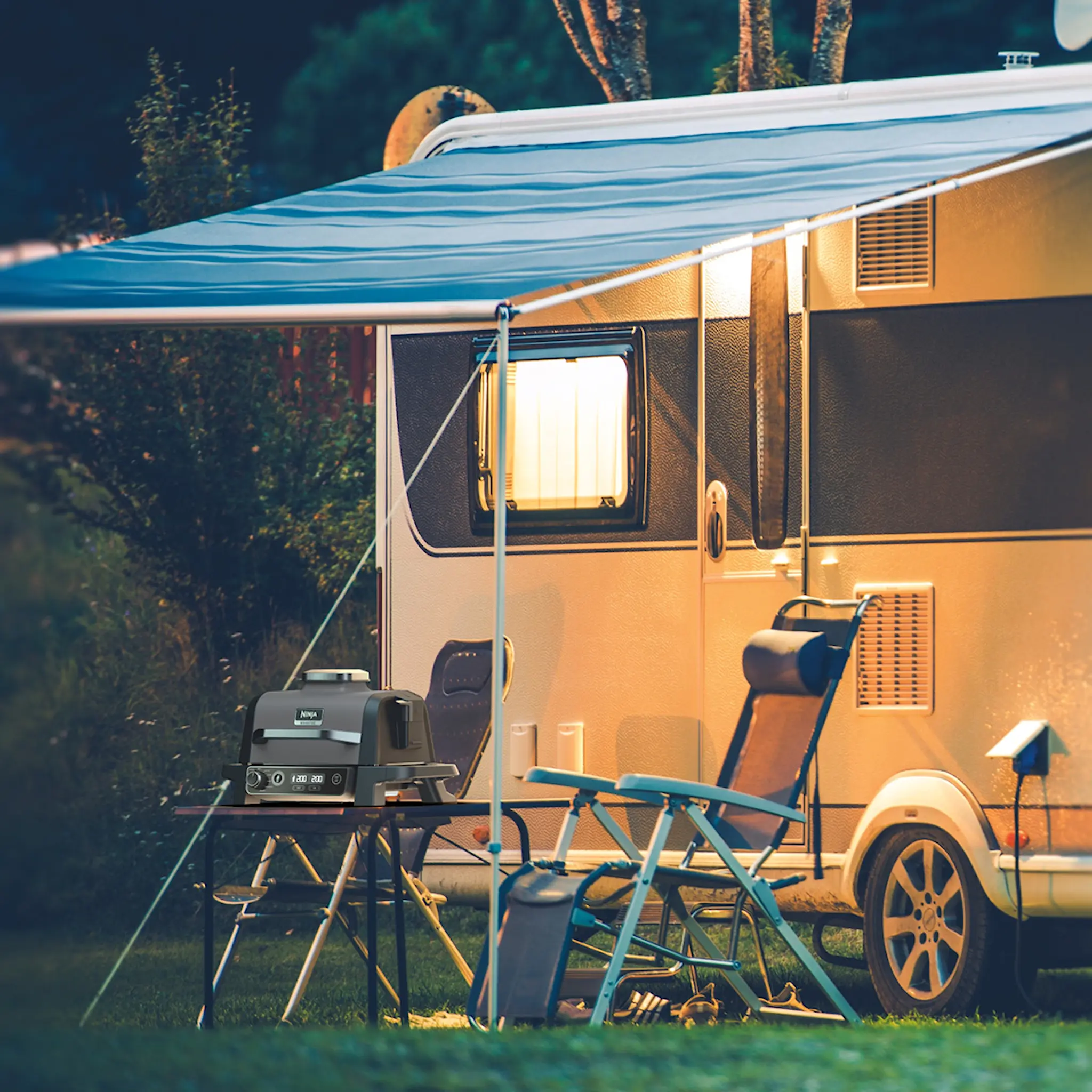 Ninja Woodfire 7-in-1 Sähköinen grilli ulkokäyttöön 2400W