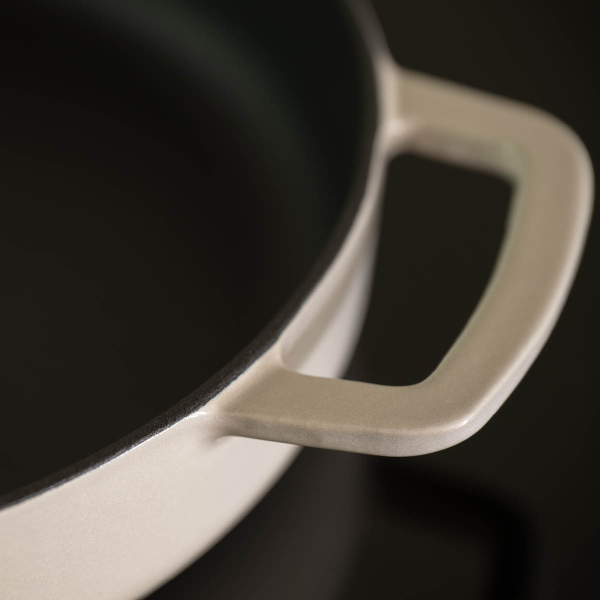 Combekk Støpejernspanne emaljert 28 cm sand