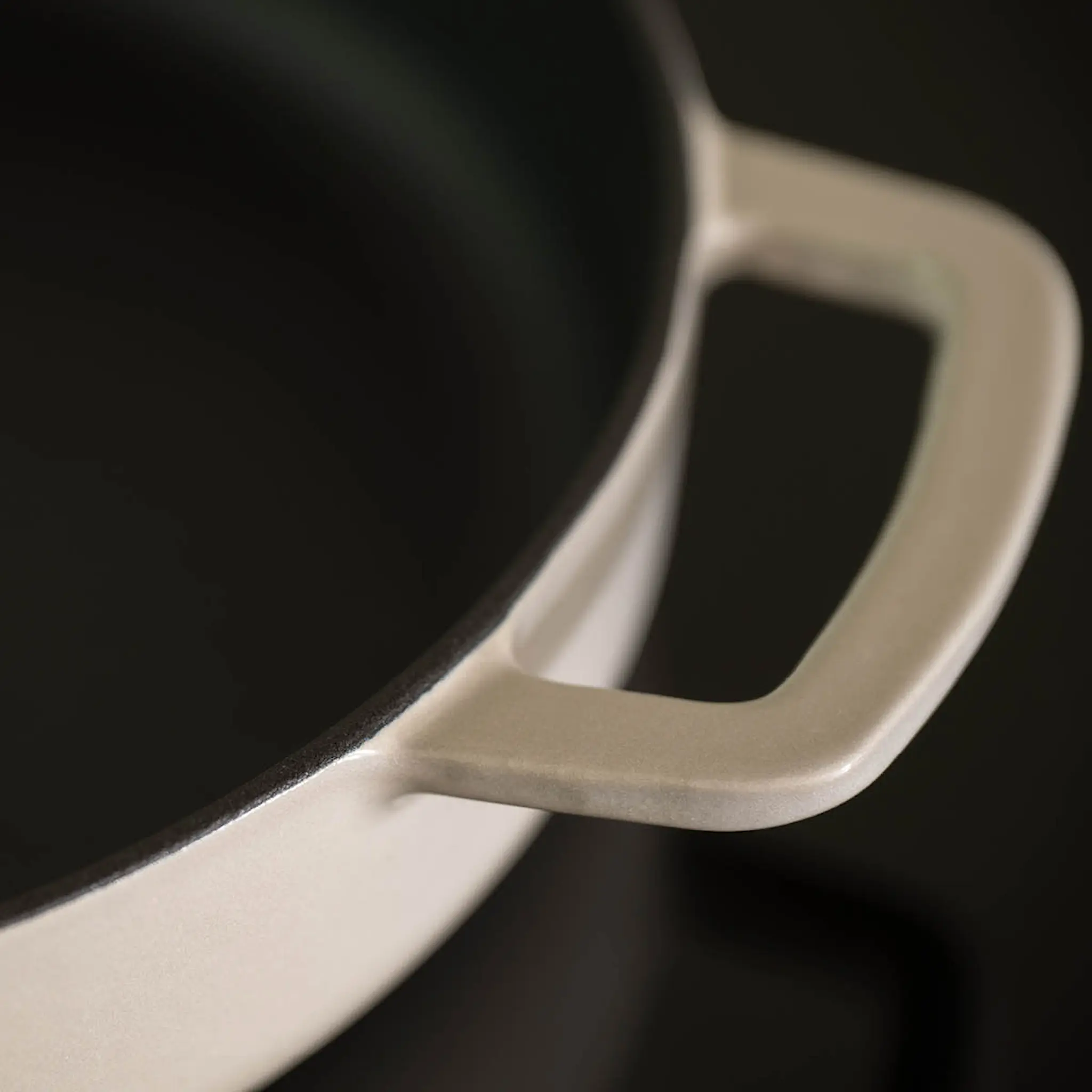 Combekk Emaloitu Valurautapannu 28 cm Sand