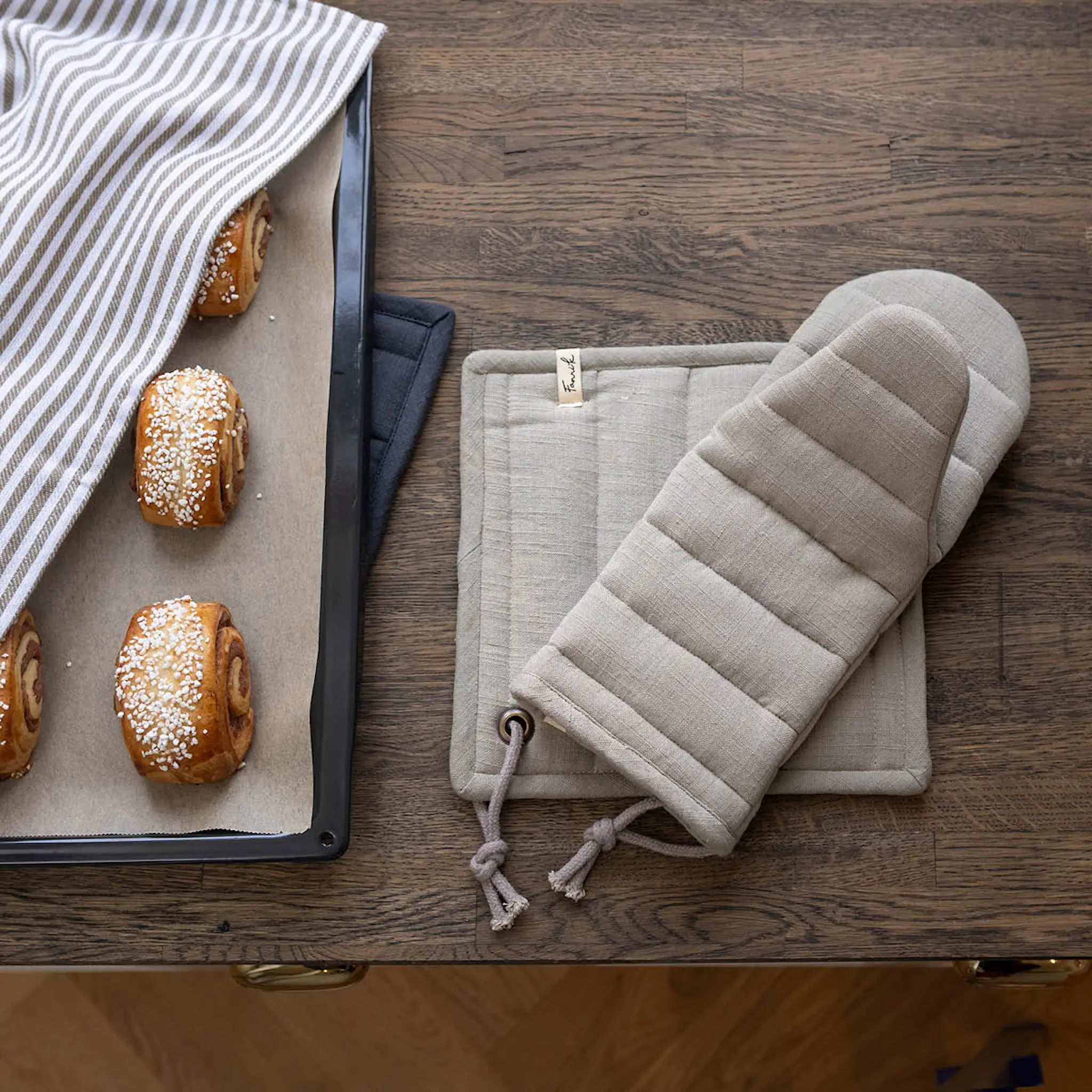 Fanni K Raitti grytlapp 24x24 cm sand