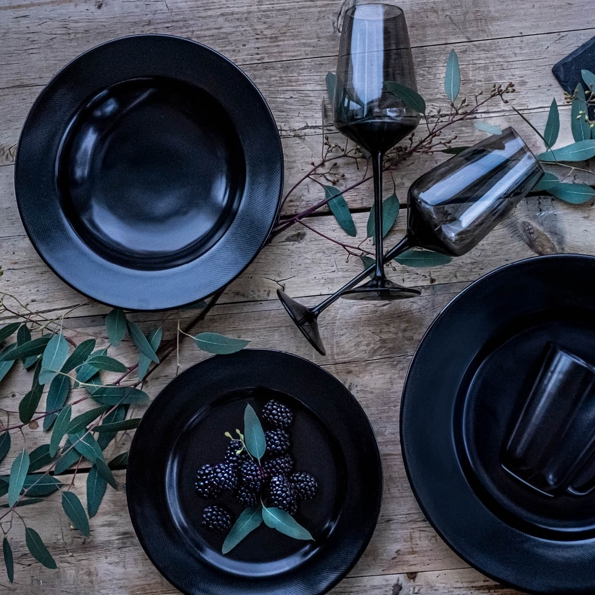 Magnor Noir Djup tallrik 23 cm Svart