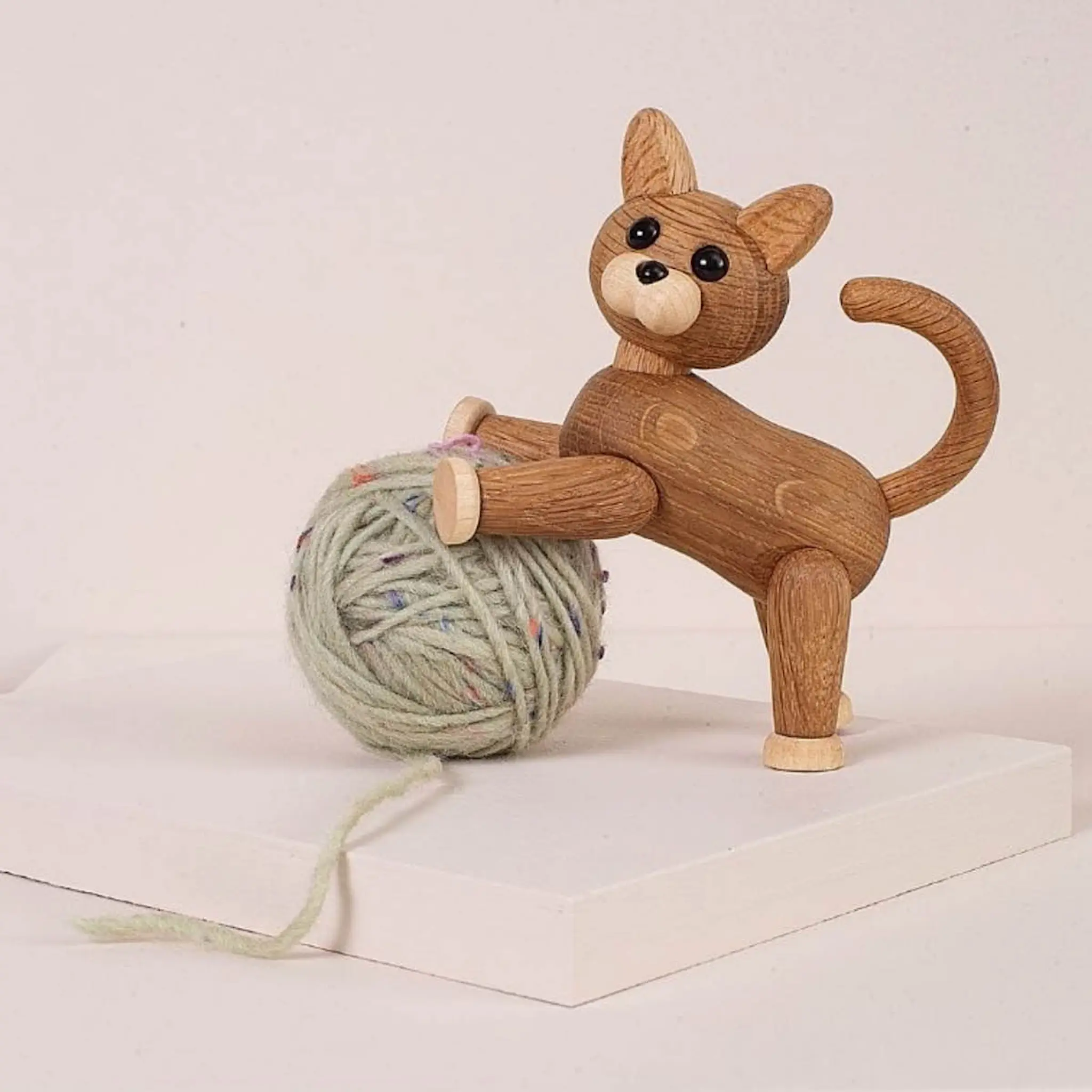 Spring Copenhagen Sneaky Kattunge trefigur 10 cm eik