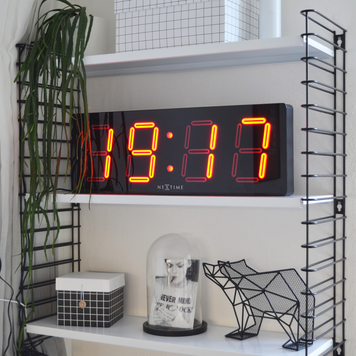 NeXtime Big D LED-klocka 51 cm svart