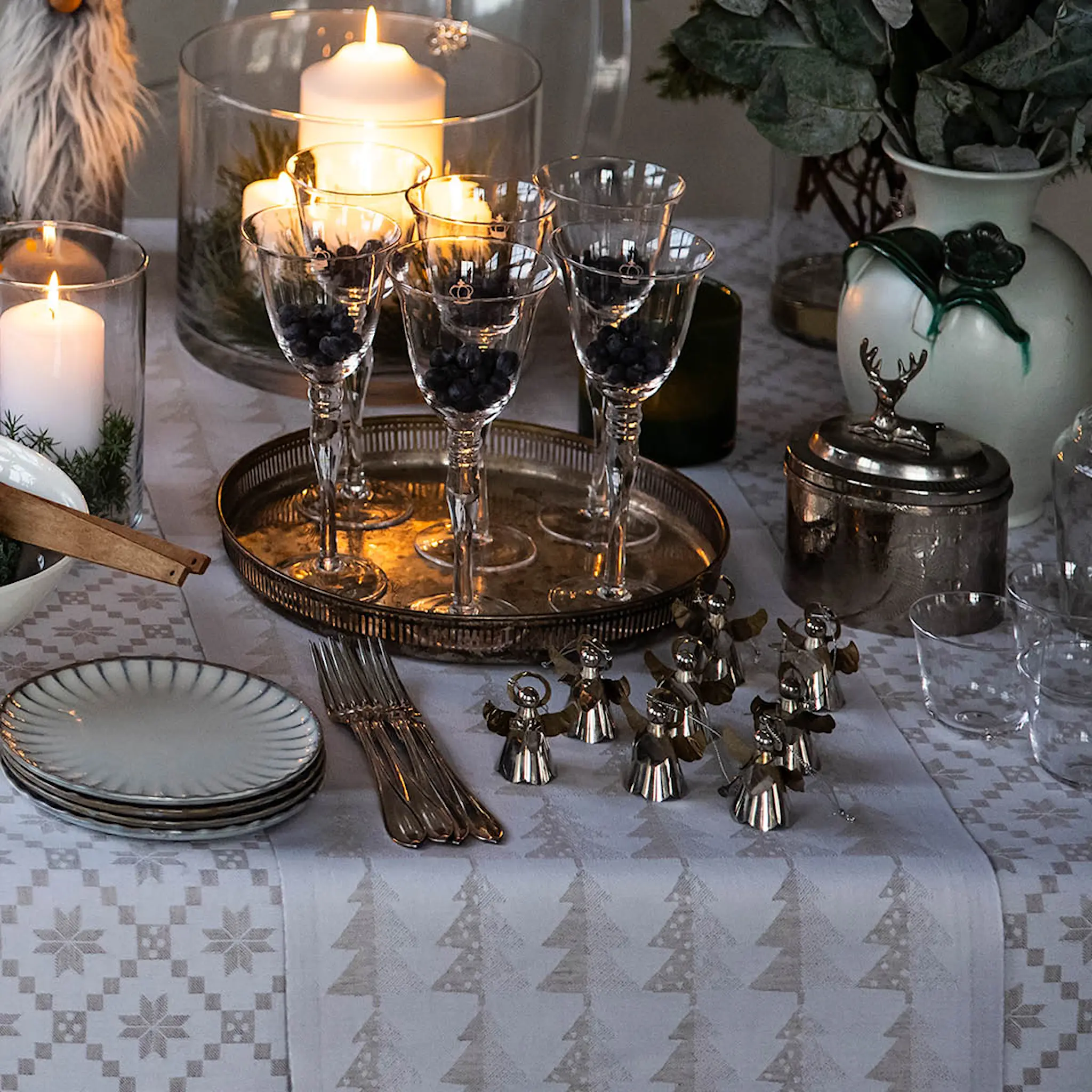 Ekelund Granar bordslöpare 35x120 cm oblekt