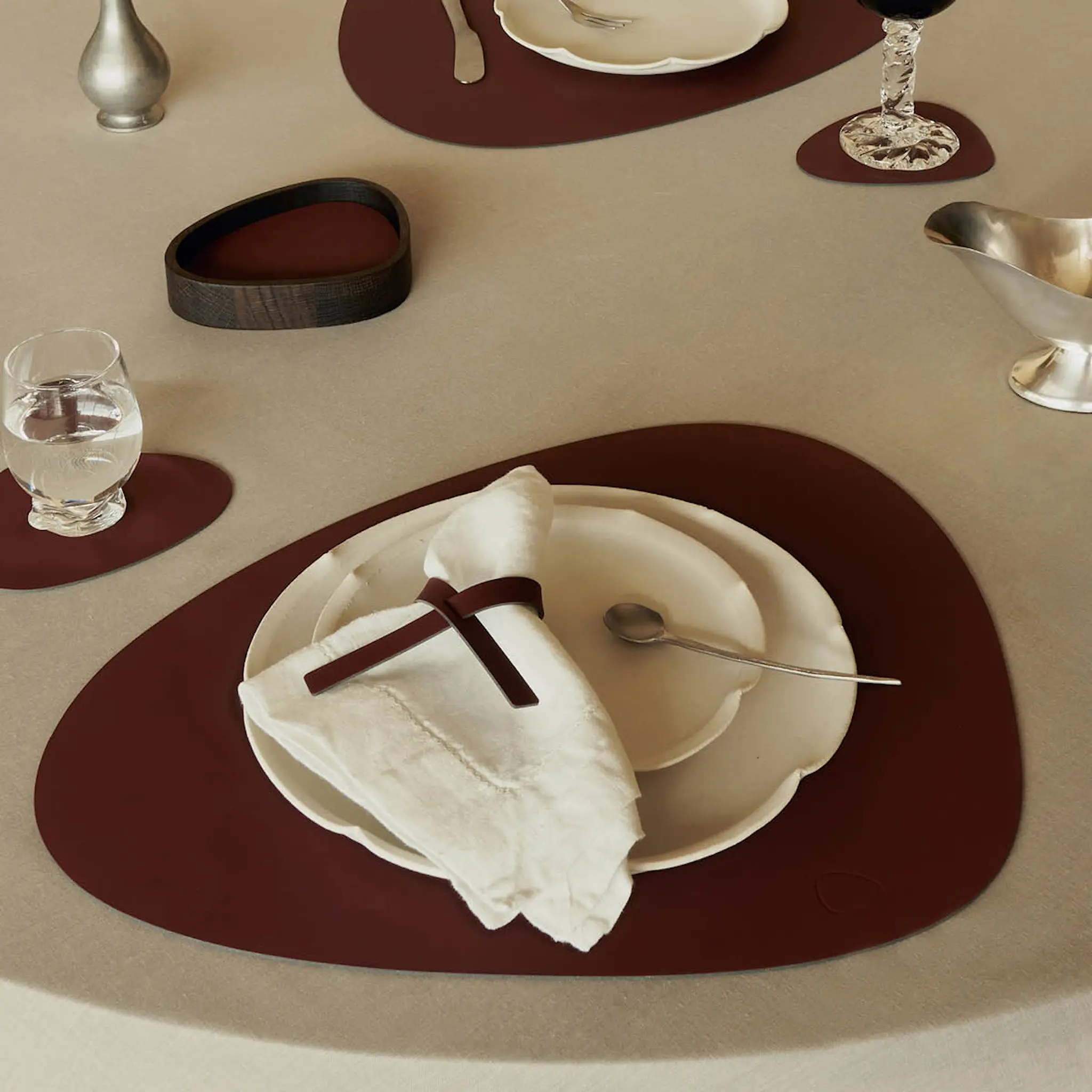 LIND DNA Nupo Curve pöytätabletti 37x44 cm Burgundy